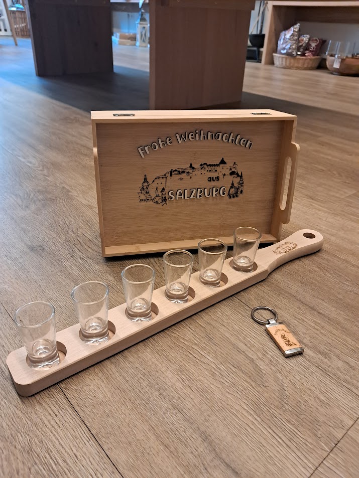 Schnapslatte „Salzburg“ – Rustikale Servieridee aus Holz – Bild 2