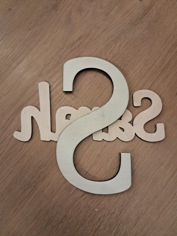 Individuelles Namensschild aus Holz – Bild 2