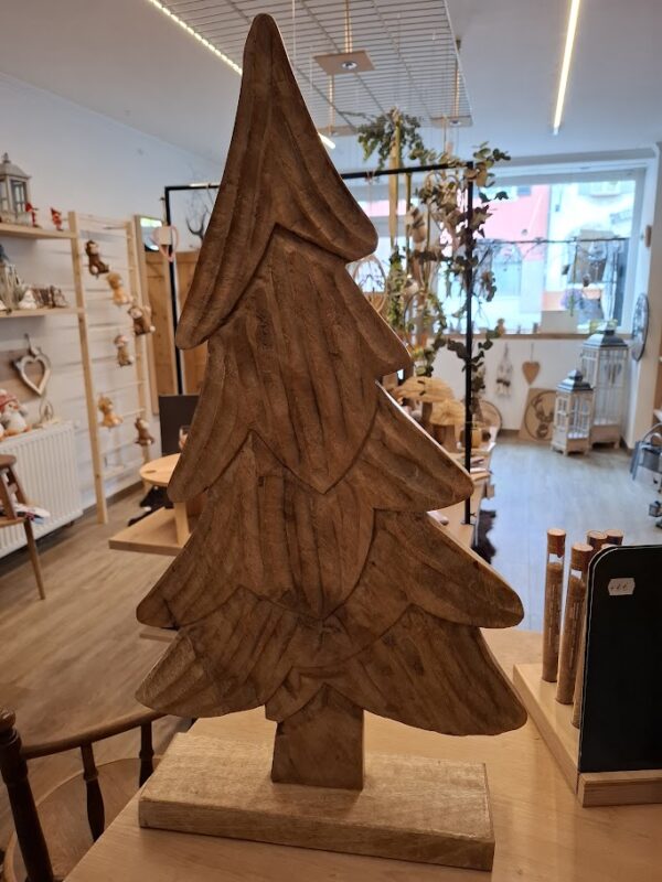 Dekorativer Holzbaum aus Massivholz – Naturfarben