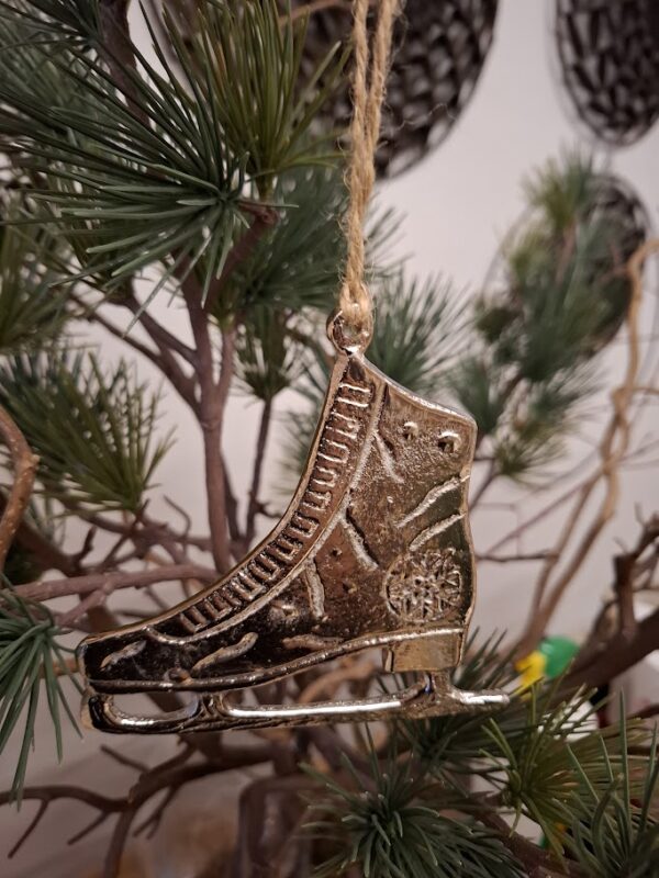 Hänger Schlittschuh – Aluminium – 10,5 cm – mit Juteband