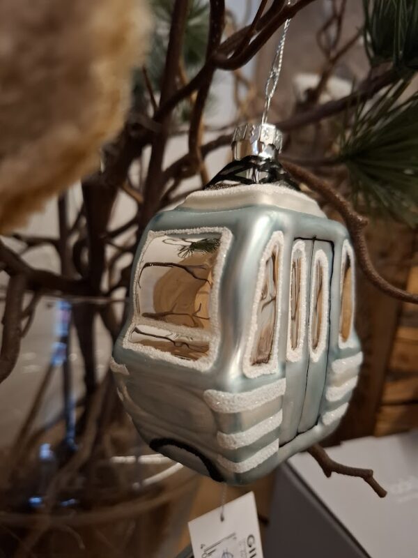 Weihnachtsbaumanhänger Gondel mit Skiern aus Glas – grau – Bild 3