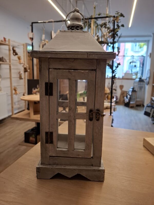 Rustikale Laterne aus Holz und Glas – Bild 2