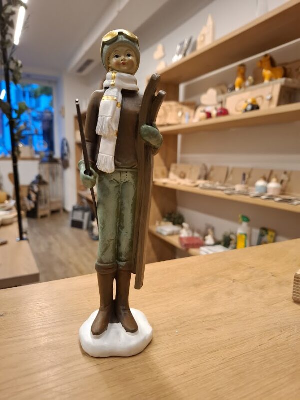 Figur Kind mit Skiern aus Poly – Weihnachtsdekoration