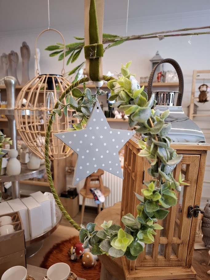 Metallkranz mit Holzstern