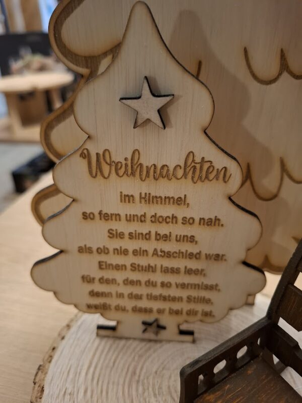 Baumscheibe mit Gravur „Weihnachten so fern und so nah“ – Erinnerung & Gedenken – Bild 2