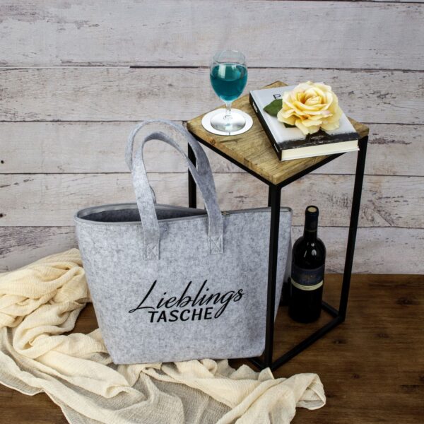 Filz-Tasche hellgrau mit Reißverschluss & Druck "Lieblingstasche" h=35cm b=45cm